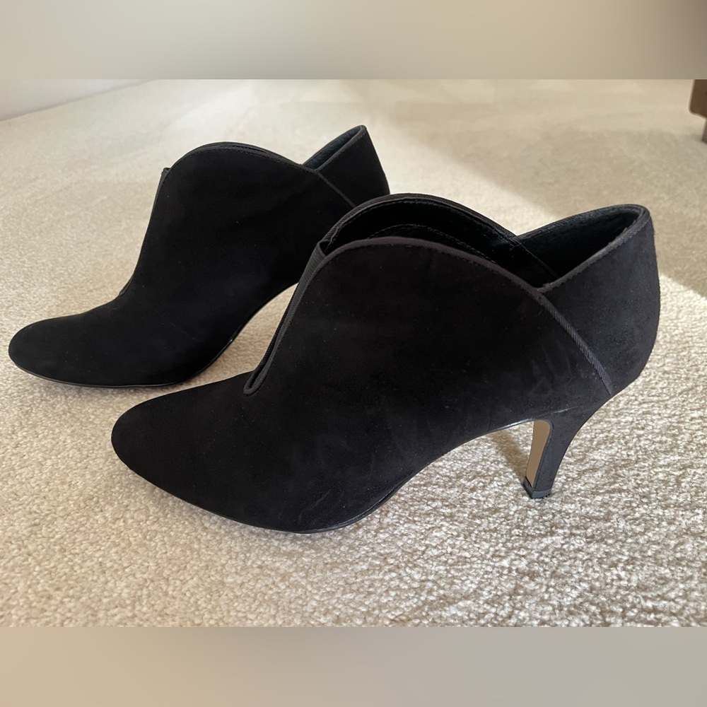 Adrienne Vittadini Black Suede Heels (Size 8.5)